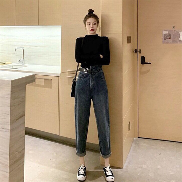 Blugi largi de dama cu inchidere asimetrica de culoare albastra