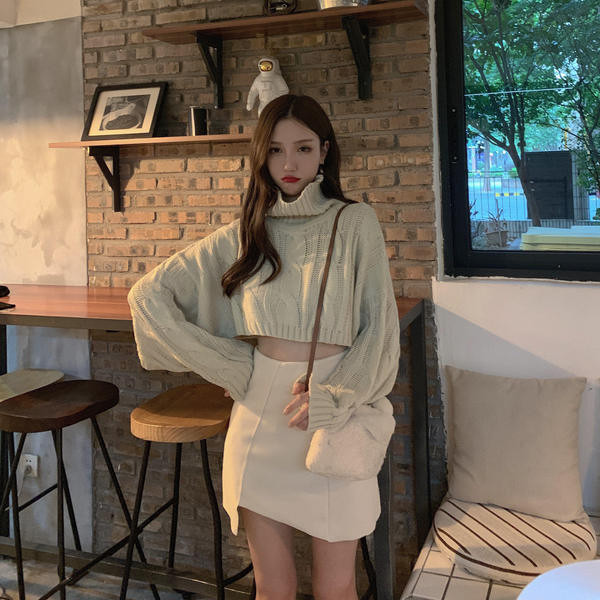 Pulover scurt gros cu guler polo de culoare bej