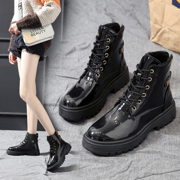 Cizme de dama de culoare neagra potrivite pentru iarna