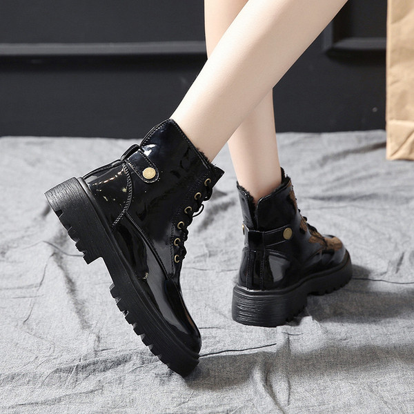 Cizme de dama de culoare neagra potrivite pentru iarna