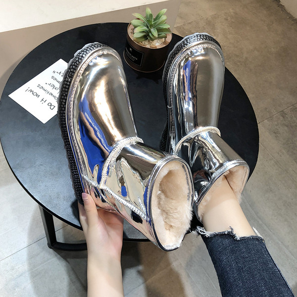 Cizme de iarna de dama moderne cu talpa plate in negru si argintiu