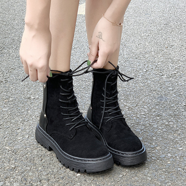 Cizme casual de dama cu sireturi si talpa aspra, in maro si negru