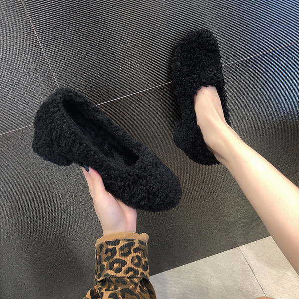 Χειμερινά γυναικεία παπούτσια σε μαύρο, λευκό και ροζ χρώμα