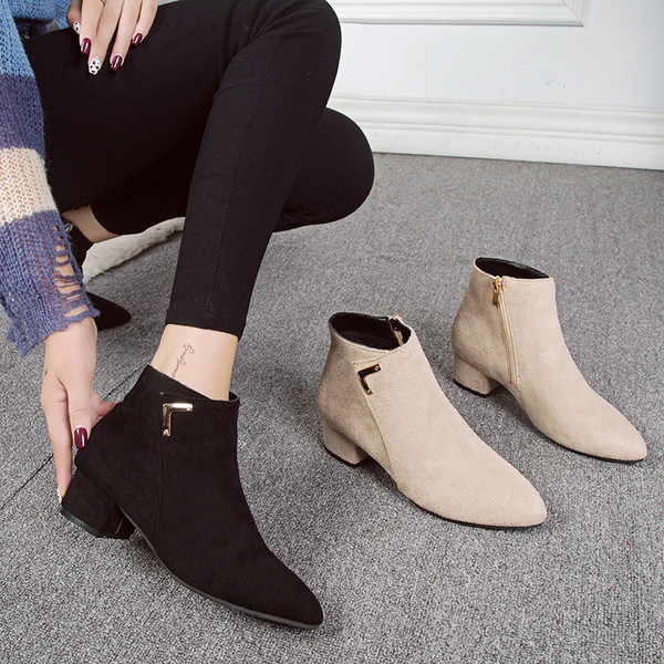 Cizme de dama elegante cu element metalic si toc gros in bej si negru