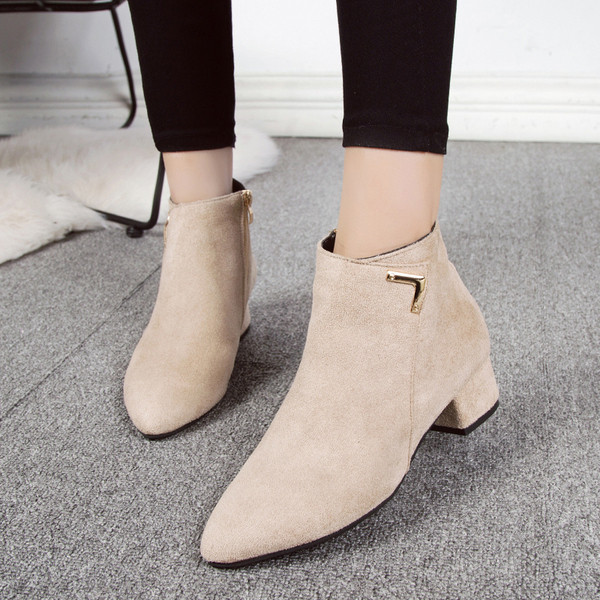 Cizme de dama elegante cu element metalic si toc gros in bej si negru