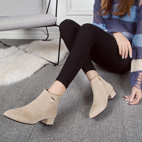 Cizme de dama elegante cu element metalic si toc gros in bej si negru