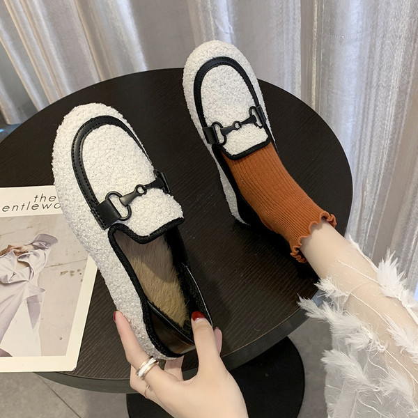 Pantofi casual de dama cu captuseala moale si element metalic