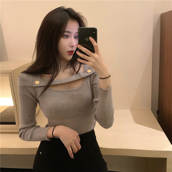 Μοντέρνο γυναικείο πουλόβερ  με κουμπιά και στρογγυλό ντεκολτέ σε τέσσερα χρώματα