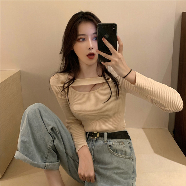 Μοντέρνο γυναικείο πουλόβερ  με κουμπιά και στρογγυλό ντεκολτέ σε τέσσερα χρώματα