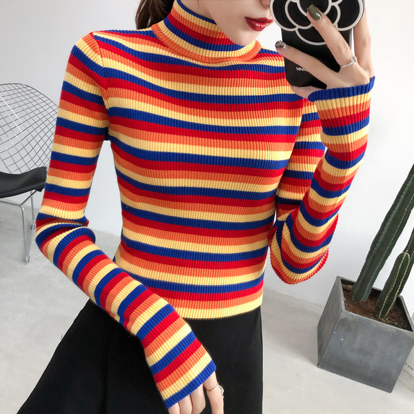 Μοντέρνο ριγέ γυναικείο πουλόβερ με ψηλή γιακά