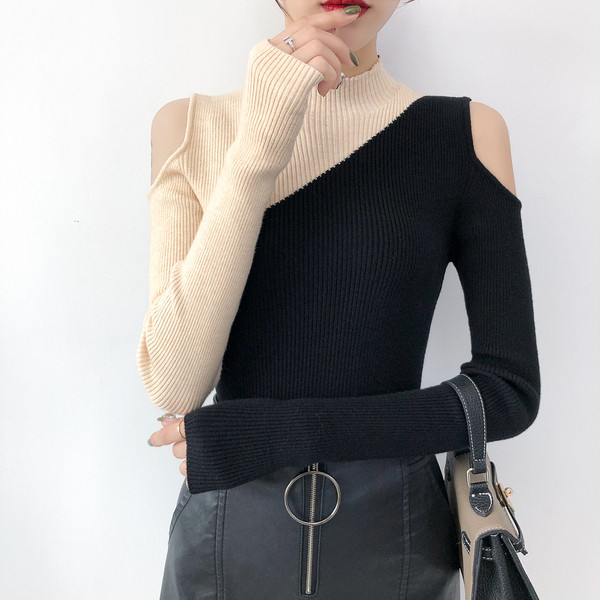 Μοντέρνο γυναικείο πουλόβερ  με χαμηλό κολάρο και κομμένα κομμάτια σε μπεζ και γκρι χρώμα