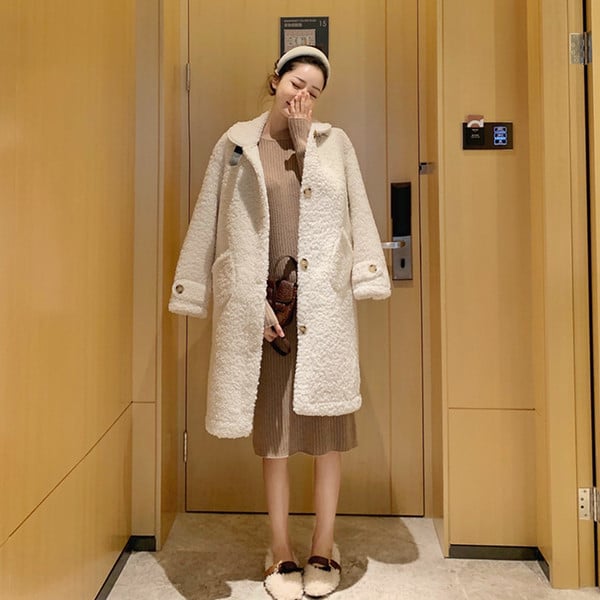 Palton de dama cu buzunare si nasturi in trei culori