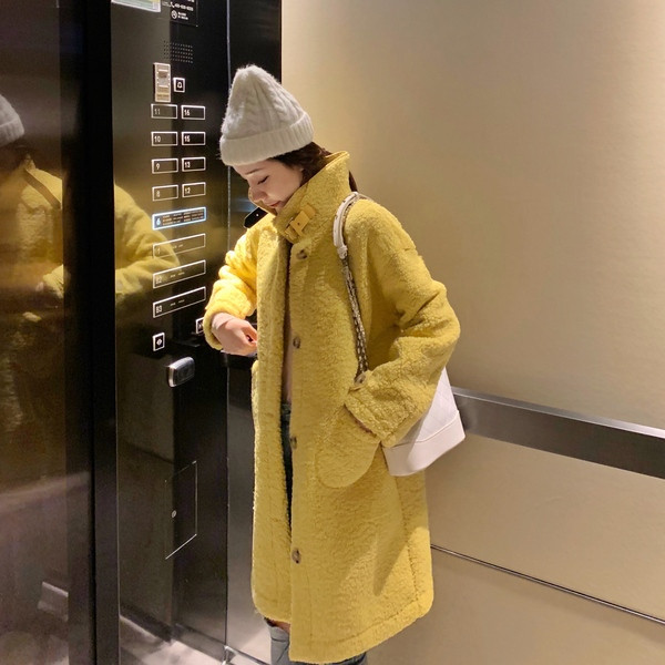 Palton de dama cu buzunare si nasturi in trei culori