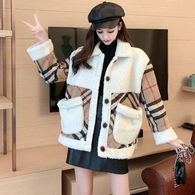 Нов модел дамско карирано палто с джобове и копчета