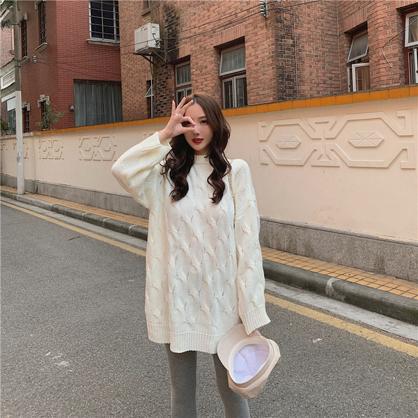 Μακρύ γυναικείο χειμερινό πουλόβερ σε λευκό χρώμα