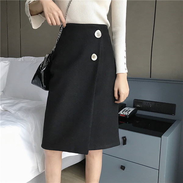 Fusta lunga asimetrica cu nasturi in doua culori