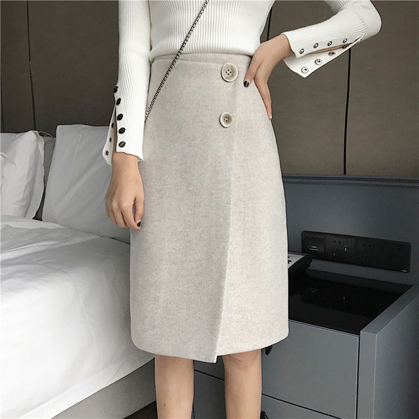 Fusta lunga asimetrica cu nasturi in doua culori