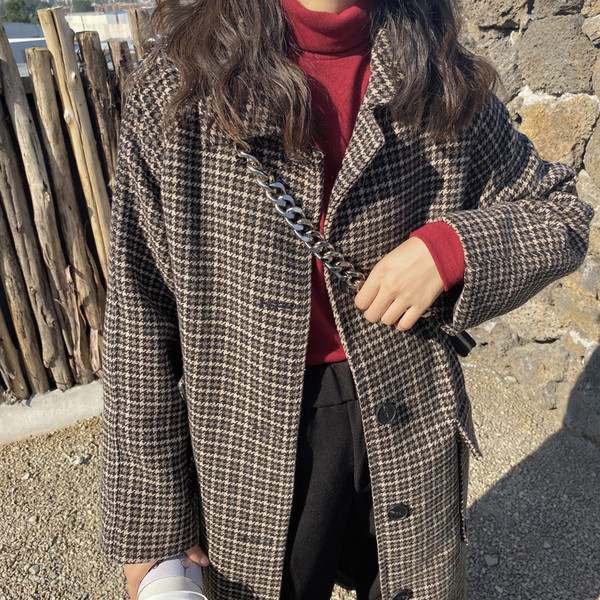 Дълго карирано палто с копчета и джобове 