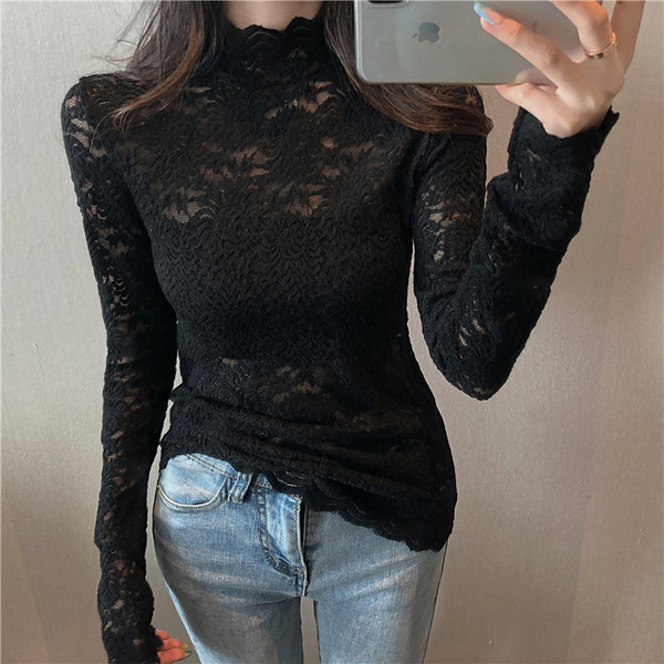 Γυναικεία λεπτή μπλούζα με δαντέλα με κολάρο