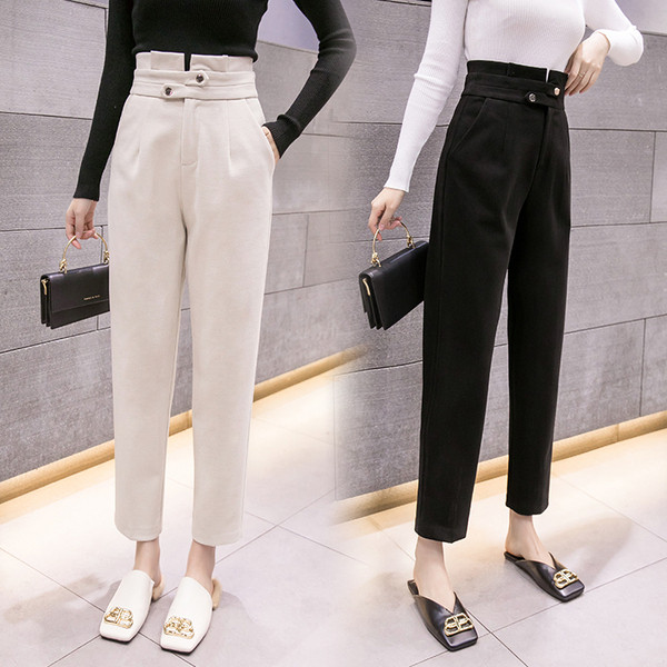 Μοντέρνα γυναικεία παντελόνια με τσέπες και ψηλή μέση σε μαύρο και μπεζ χρώμα