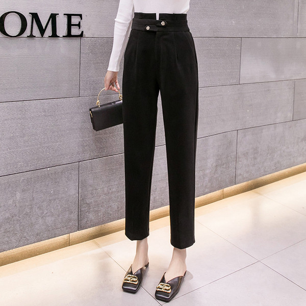 Μοντέρνα γυναικεία παντελόνια με τσέπες και ψηλή μέση σε μαύρο και μπεζ χρώμα