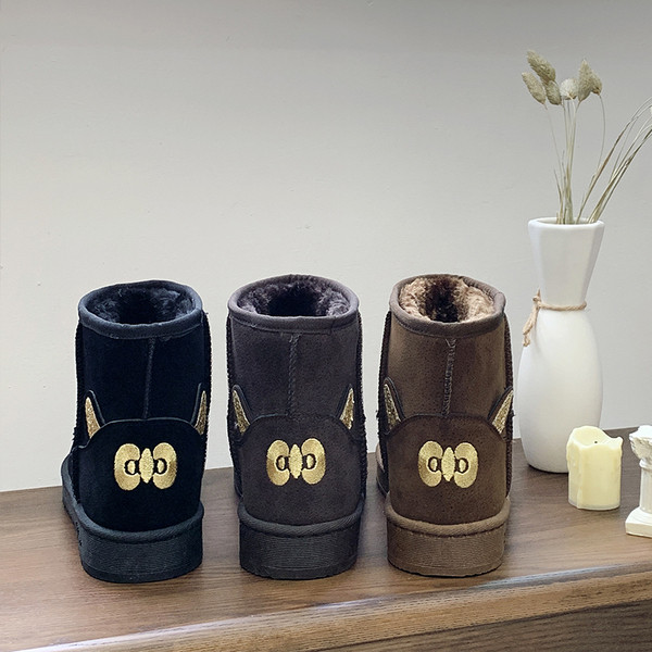 Χειμερινές γυναικείες μπότες με μαλακή επένδυση και κεντήματα