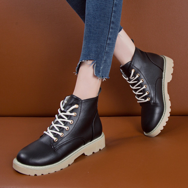Casual  γυναικείες μπότες με κορδόνια και παχιά σόλα σε τρία χρώματα