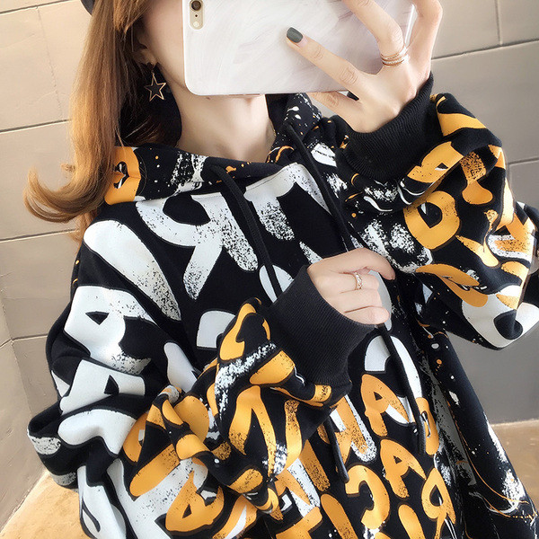 Νέο μοντέλο γυναικείο φούτερ με κουκούλα με χρωματιστό σχέδιο σε λευκό και μαύρο χρώμα