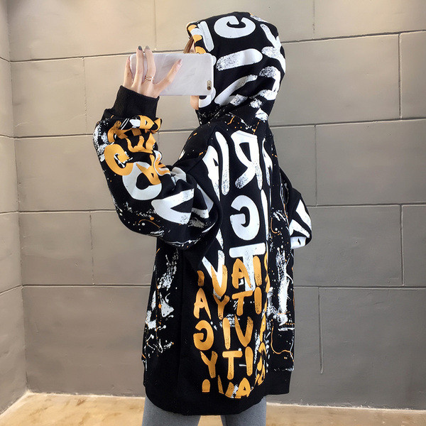 Νέο μοντέλο γυναικείο φούτερ με κουκούλα με χρωματιστό σχέδιο σε λευκό και μαύρο χρώμα