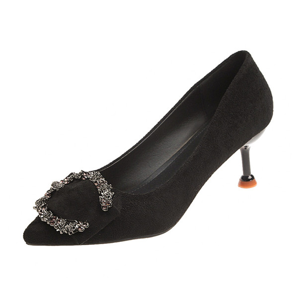 Μοντέρνα γυναικεία παπούτσια με μεταλλική διακόσμηση σε διάφορα χρώματα