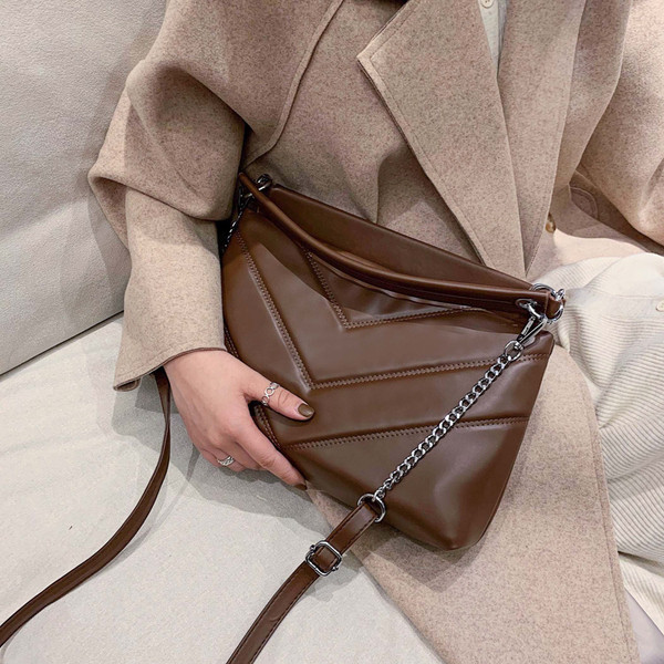 Γυναικεία μοντέρνα τσάντα με μια μακρά και μικρή χειρολαβή σε διάφορα χρώματα