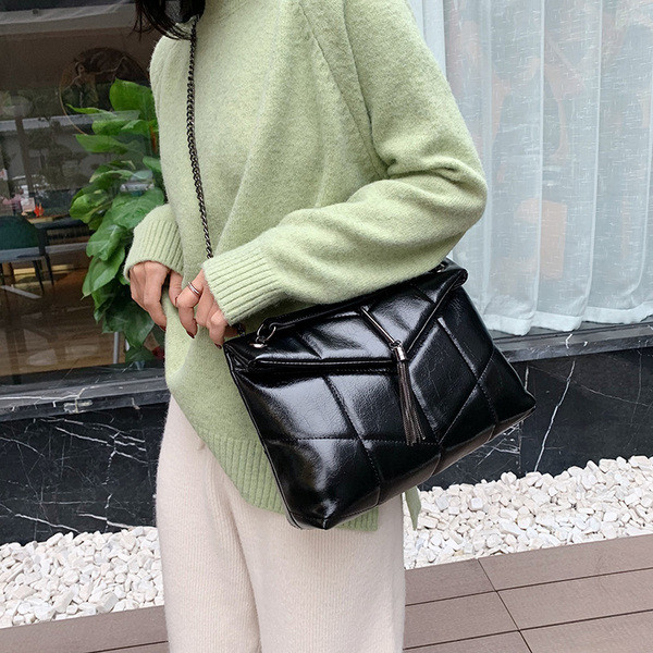 Μοντέρνα έκο δερμάτινη τσάντα με αλυσίδα σε διάφορα χρώματα