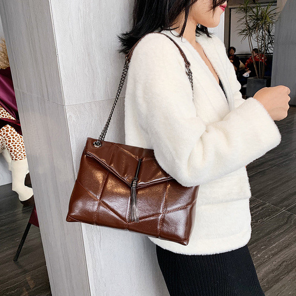 Μοντέρνα έκο δερμάτινη τσάντα με αλυσίδα σε διάφορα χρώματα