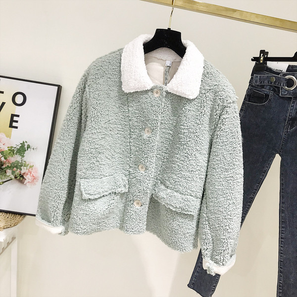 Модерно дамско палто с копчета в зелен цвят