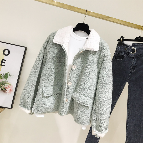 Модерно дамско палто с копчета в зелен цвят