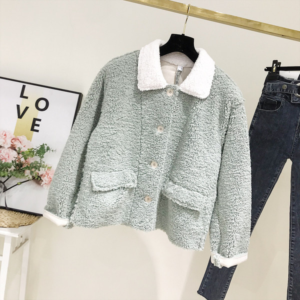 Модерно дамско палто с копчета в зелен цвят