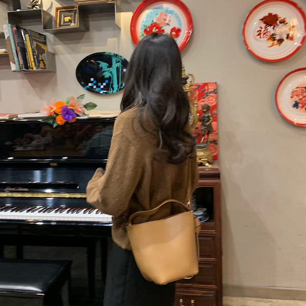 Γυναικεία οικολογική δερμάτινη τσάντα σε καφέ χρώμα