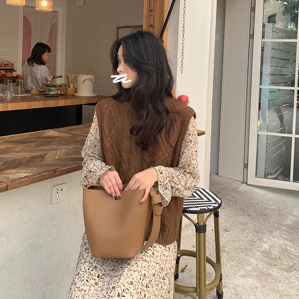 Γυναικεία οικολογική δερμάτινη τσάντα σε καφέ χρώμα