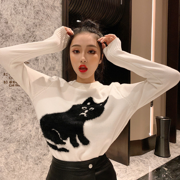 Pulover casual dama cu aplicatie in alb si negru