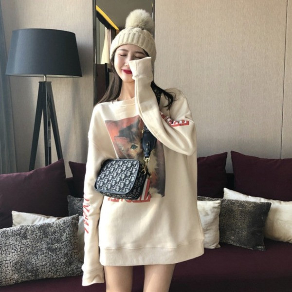 Bluza lunga si lata cu aplicatie