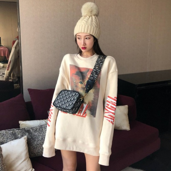 Bluza lunga si lata cu aplicatie