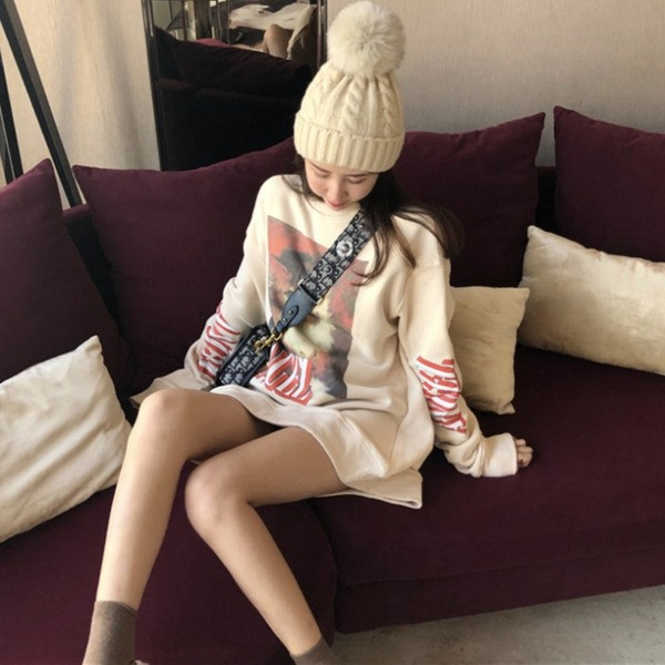 Bluza lunga si lata cu aplicatie