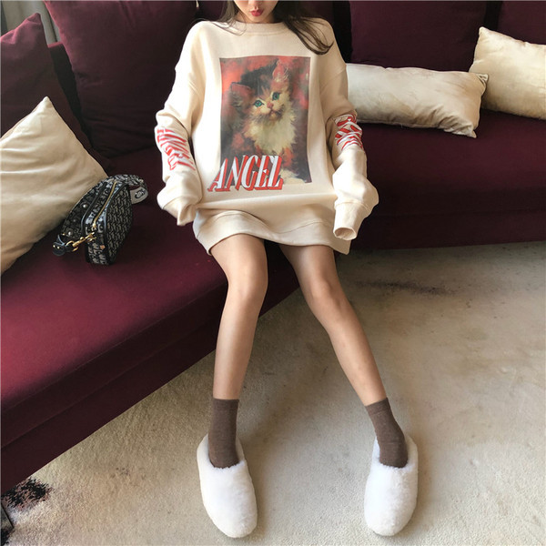 Bluza lunga si lata cu aplicatie