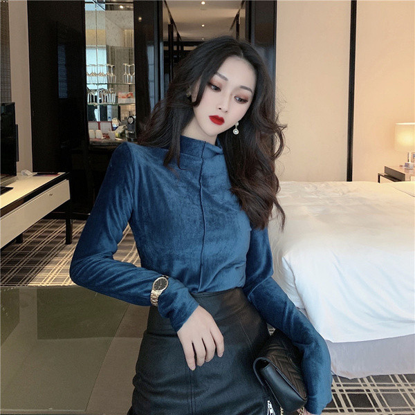 Μοντέρνα γυναικεία βελούδινη μπλούζα σε μπλε και ροζ χρώμα