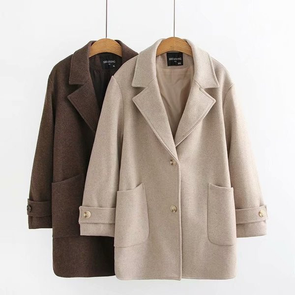 Модерно дамско дълго палто с копчета и джобове в бежов и кафяв цвят 