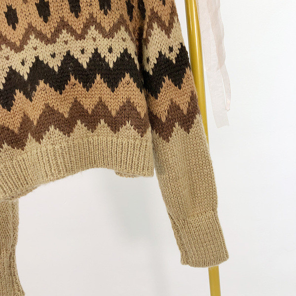 Γυναικείο πουλόβερ με χρωματιστό μοτίβο και μακριά μανίκια