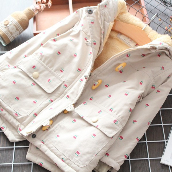 Modern téli gyerekkabát puha béléssel és kapucnival bézs és rózsaszín színben