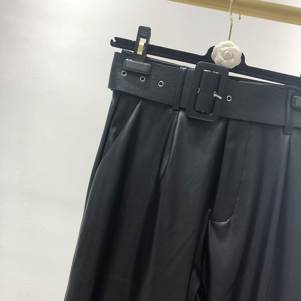 Női öko bőr nadrág fekete övvel