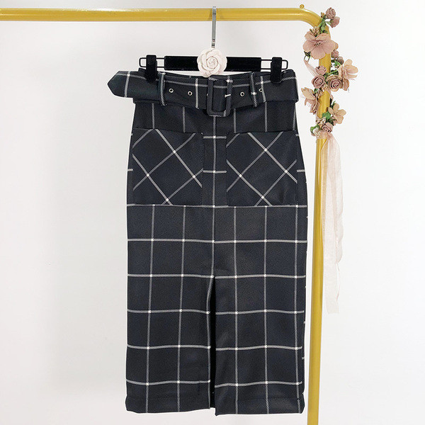 Hosszú kockás szoknya övvel és hasítékkal