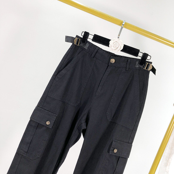 Ellentmondásos-alkalmi női nadrág fekete zsebekkel